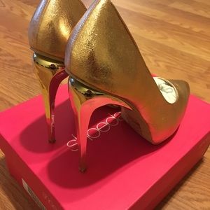 Shoe dazzle heels Size 10